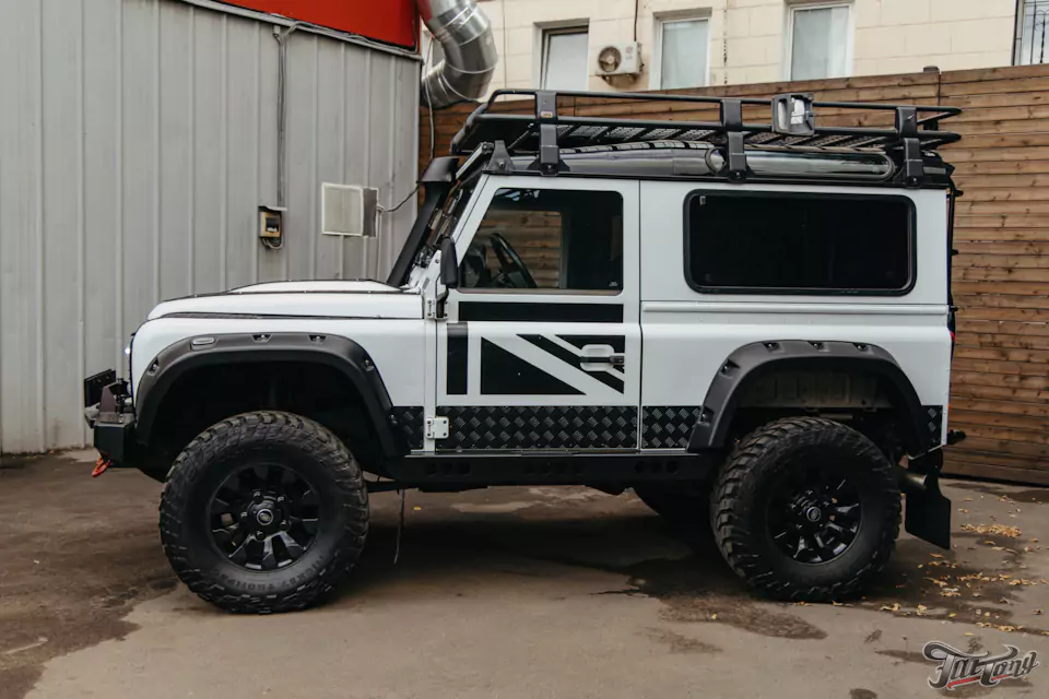 Привели в порядок Land Rover Defender! Заново окрасили элементы, очистили кузов, восстановили световое оборудование и построили новую акустическую систему